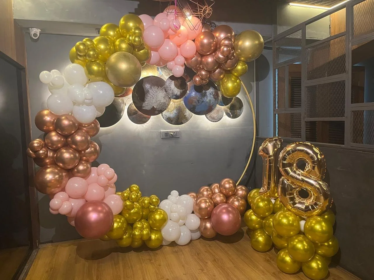 Circle balloon decoration