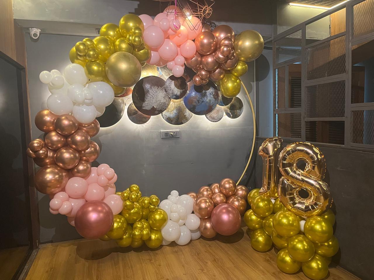 Circle balloon decoration